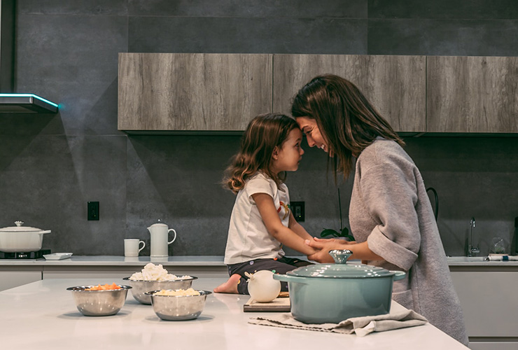 Keeping It Simple: Single Tasking Is the New Black for Mindfulness & Productivity by Melissa Andrisen. Photograph of a mom and daughter cooking by Le Creuset