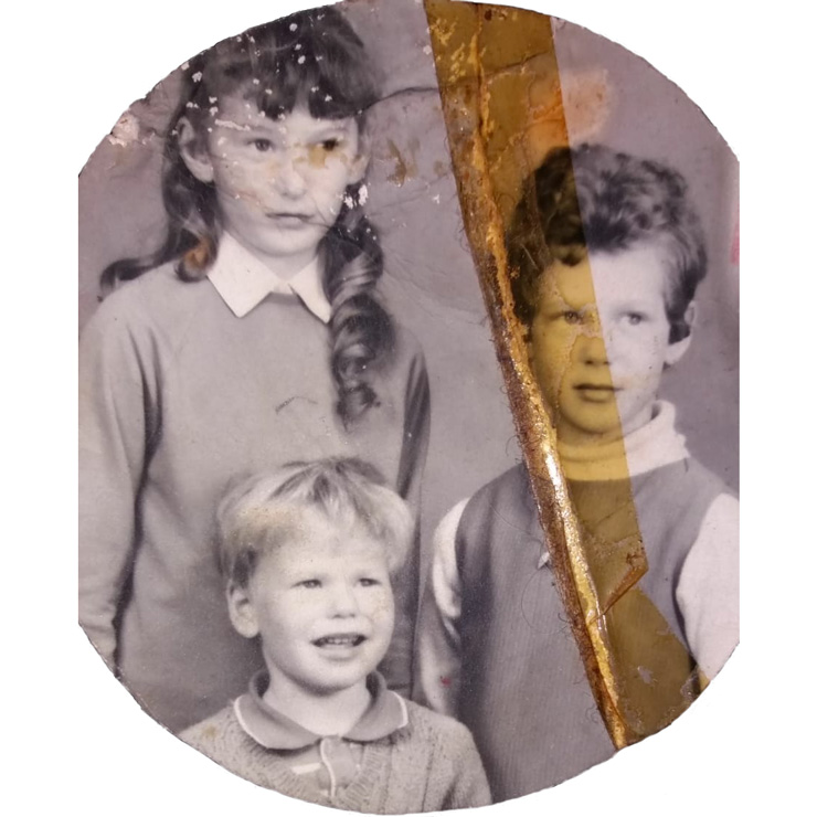 Family portrait of Moira Bramley as a child with her siblings