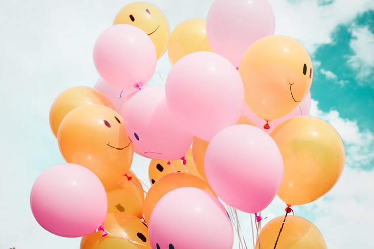 4 Ways to Choose Happiness Today, by Dain Heer. Photograph of smiley face balloons by Hybrid